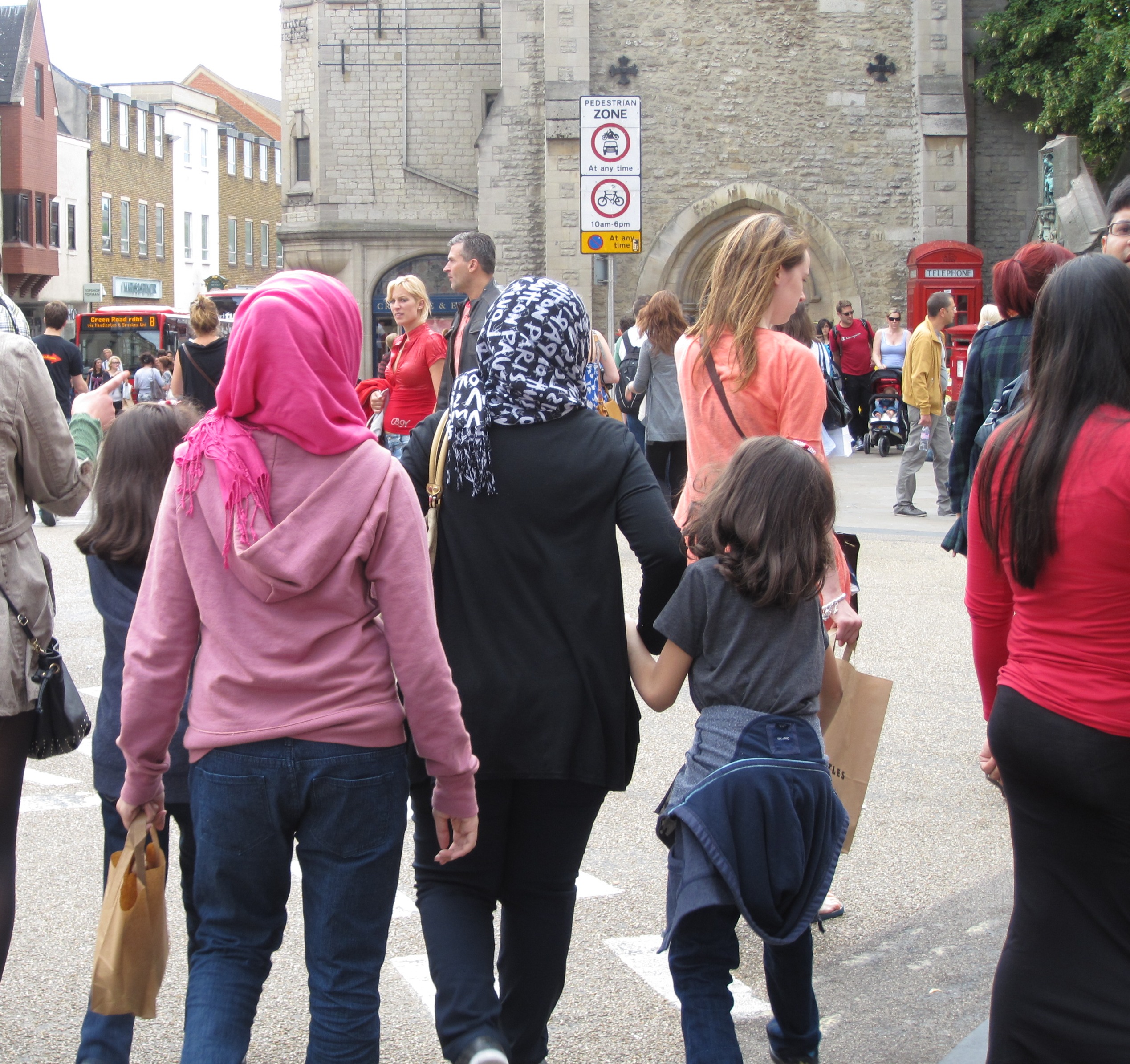 female burqua crowd 3